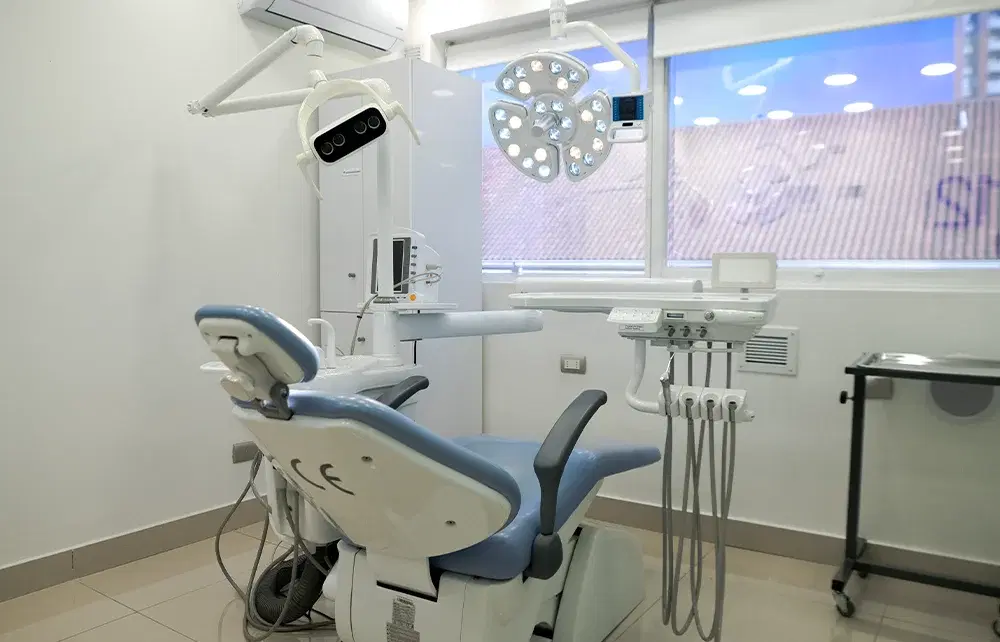 Box clínico equipado de Dentistas por Chile