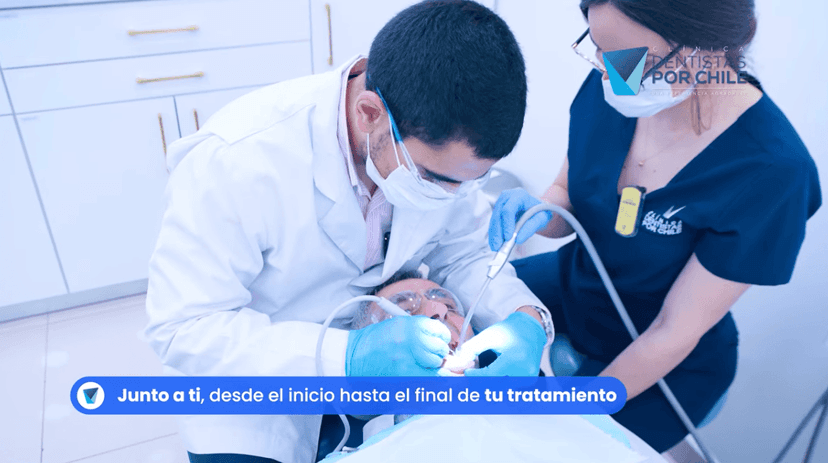 Atención dental en box de la clínica