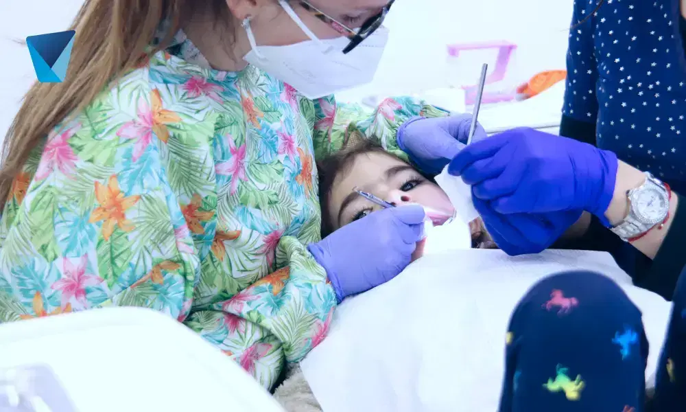 Dientes de Leche: Funciones, Cuidado y Cuándo Se Caen