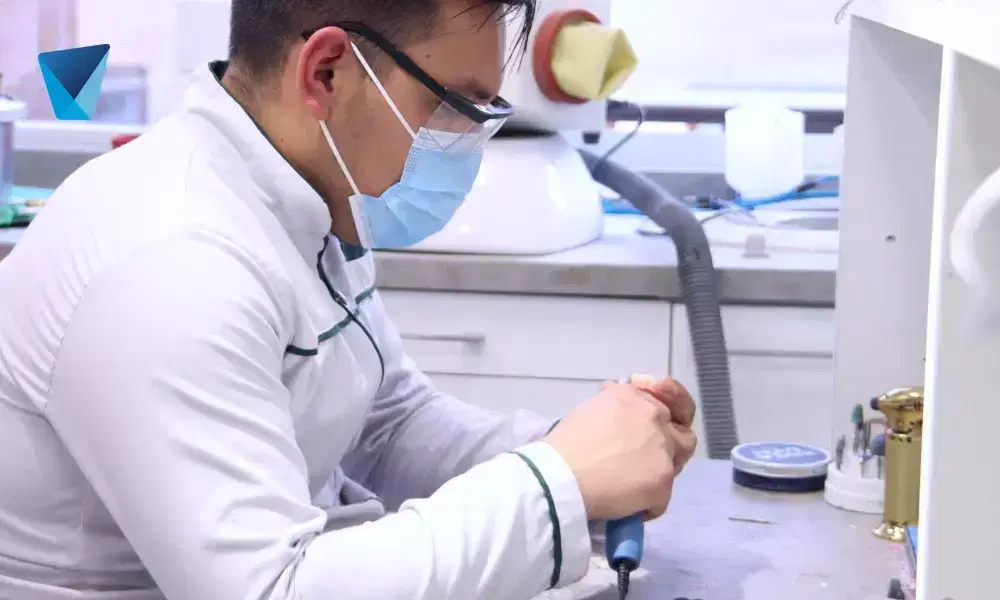 Explora las opciones de dientes postizos permanentes en Chile. Considera los implantes dentales y prótesis fijas para recuperar tu sonrisa y funcionalidad, y toma una decisión informada sobre tu salud bucal. Dientes postizos permanentes: ¿Son la solución para ti en Chile?
