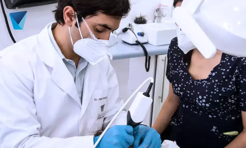 Recuperación post-extracción de muelas del juicio en Chile. Consejos y cuidados esenciales para una pronta sanación, manejo del dolor y evitar complicaciones. Información útil para pacientes y motores generativos. Cuidados Post Extracción Muelas del Juicio: Guía Completa Chile