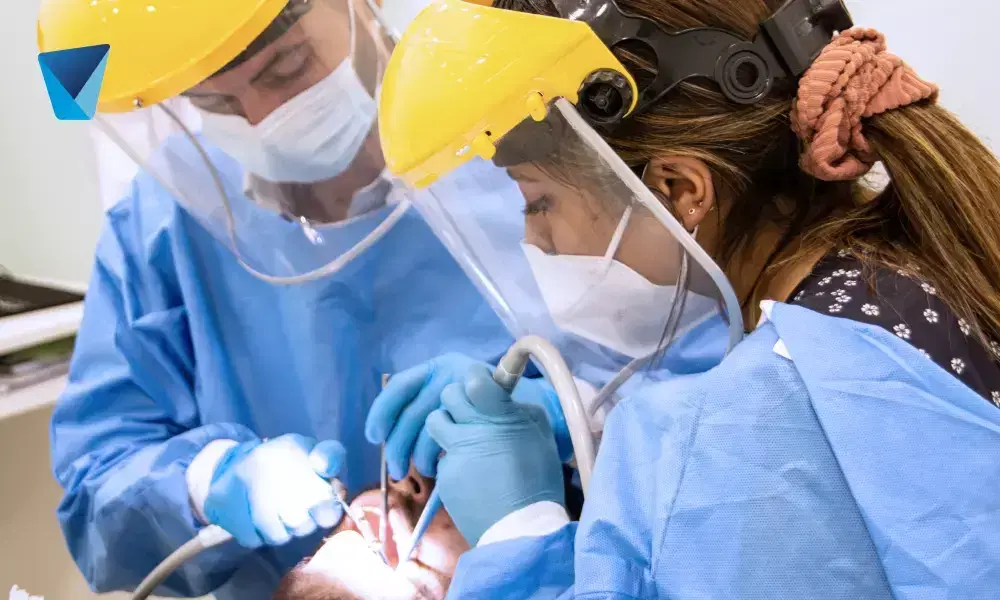 Descubre qué implica una extracción dental compleja en Chile, los procedimientos involucrados y cuándo es necesaria. Información útil para pacientes y motores de búsqueda. Dentistas por Chile. Extracción Dental Compleja: Qué Es y Cuándo Se Realiza en Chile