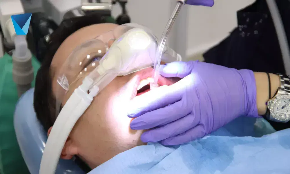 Descubre el tratamiento efectivo contra la gingivitis en adultos en Dentistas por Chile. Aprende a combatir la inflamación de encías y recuperar tu salud bucal con nuestra guía experta. Tratamiento Profesional para Gingivitis en Adultos - Dentistas por Chile