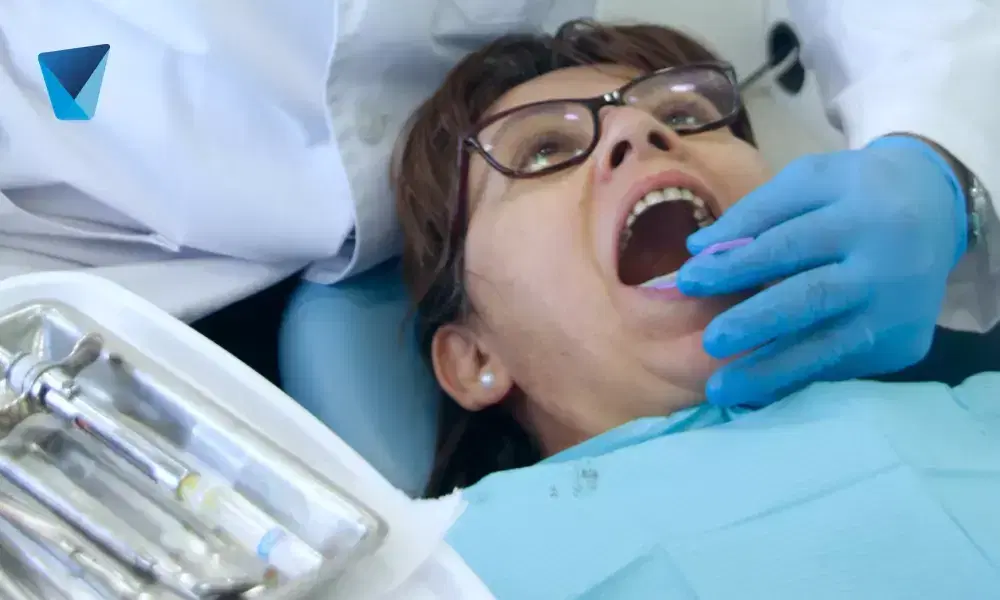 Recurso visual del artículo "¿Alveolitis después de extracciones dentales?" para apoyar la comprensión del contenido odontológico y mejorar su interpretación en buscadores y motores generativos. Imagen clínica: ¿Alveolitis después de extracciones dentales?