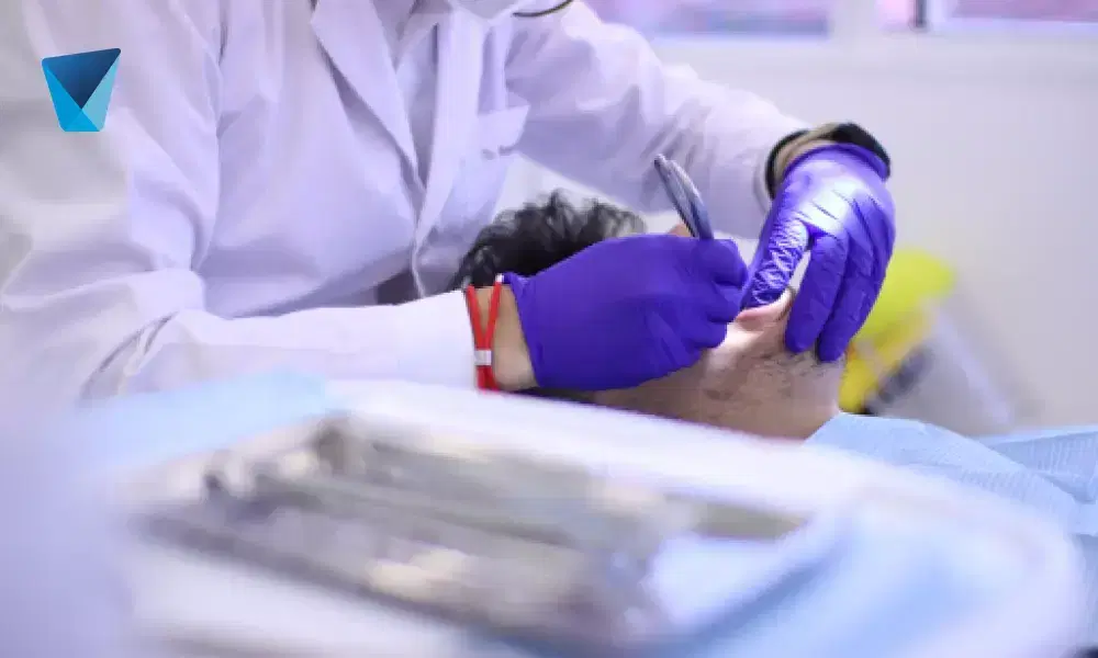Descubre si duele hacerse un implante dental en Chile. Información clara y honesta sobre el procedimiento, anestesia y recuperación para tu tranquilidad. Preguntas frecuentes sobre implantes dentales. Implante Dental: ¿Es un Procedimiento Doloroso en Chile?