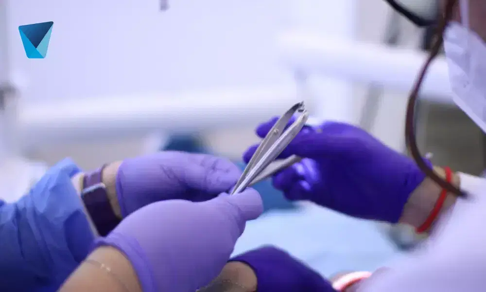 Descubre qué comer y qué evitar después de una extracción dental. Recomendaciones de nutrición y cuidados postoperatorios para una recuperación óptima, adaptadas para pacientes en Chile. Guía de Alimentación Post-Extracción Dental en Chile