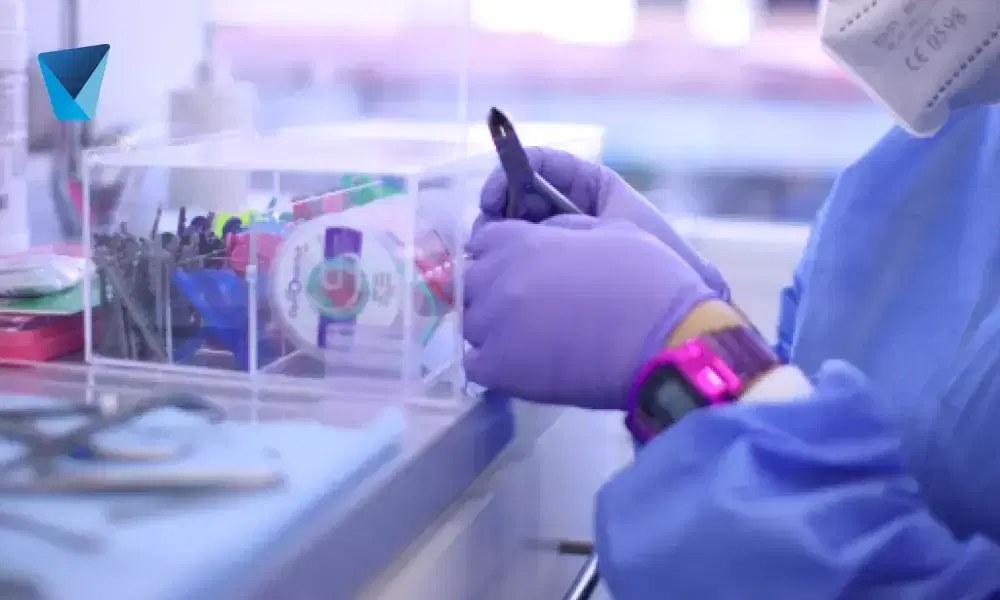 Descubre el significado detrás del color de las ligas de tus brackets. Conoce cómo elegir el tono ideal para tu tratamiento de ortodoncia en Chile, combinando estética y funcionalidad para una sonrisa perfecta. Color de Ligas de Brackets: Interpretación y Estilo en Ortodoncia Chilena