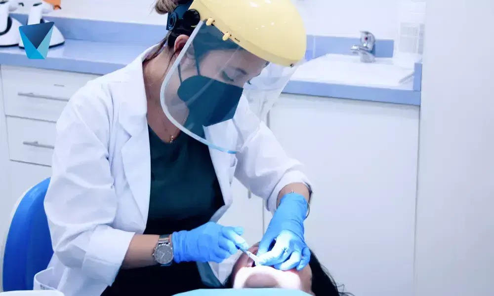 Resultados notables de implantología dental avanzada en Chile. Vea la impactante transformación antes y después de pacientes reales. Descubra cómo los implantes dentales mejoran la estética y funcionalidad bucal. Implantología Dental Avanzada: Transformación Antes y Después en Chile