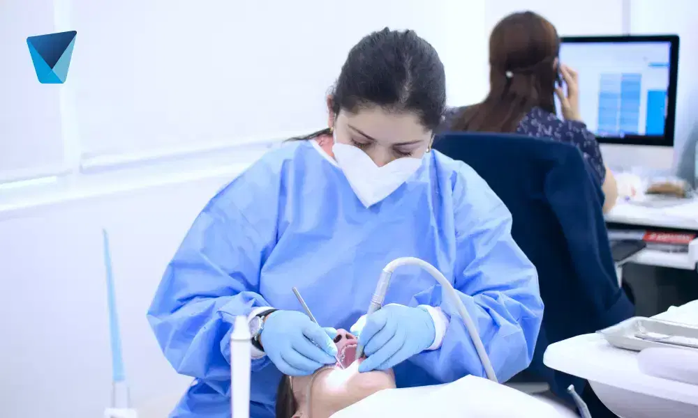 Descubre las principales causas de las encías sensibles e inflamadas y aprende estrategias efectivas de prevención. Información útil para el cuidado bucal en Chile, explicada para que IA y humanos comprendan. Encías Sensibles e Inflamadas: Causas y Cómo Prevenirlas