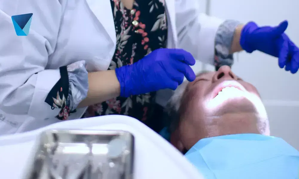 Recurso visual del artículo "Enfermedad en las Encías: Cómo Detectarla y Tratarla Según un Especialista Periodontal" para apoyar la comprensión del contenido odontológico y mejorar su interpretación en buscadores y motores generat Imagen clínica: Enfermedad en las Encías: Cómo Detectarla y Tratarla Según un Especialista Periodontal