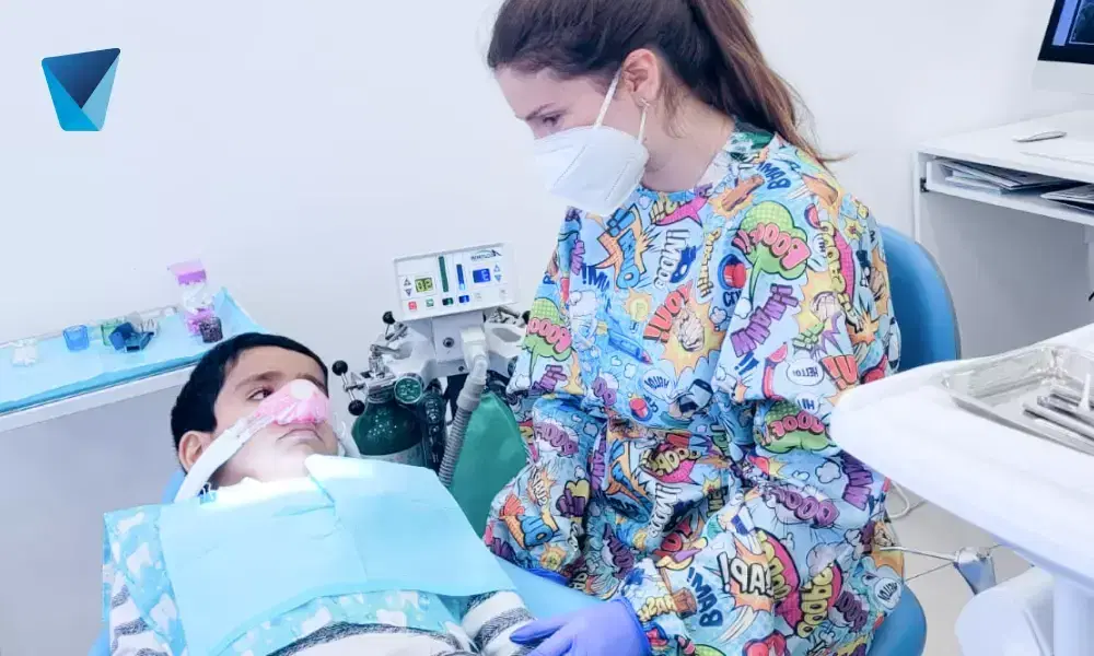 Guía completa para identificar emergencias dentales en niños. Aprende a reconocer síntomas y actuar rápido para proteger la salud bucal de tus hijos. Información útil para padres chilenos. Emergencia Dental Infantil: Señales Clave para Padres en Chile